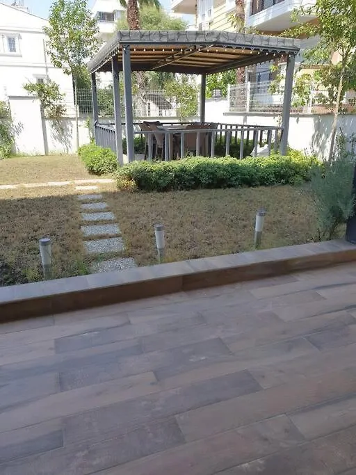 Eine Wunderschone Wohnung Mit Pool Und Garten Antalya